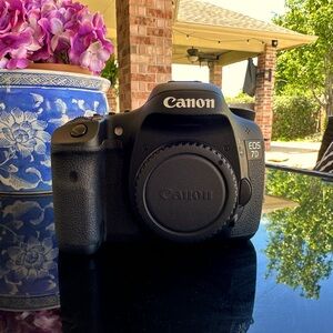 Canon EOS 7D 18 MP CMOS Digital SLR Camera Body Only